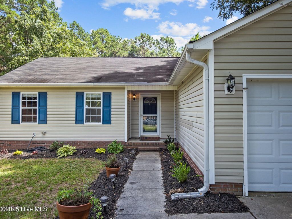 Photo of 404 Silo Court, Hubert, NC 28539 (MLS # 100517065)