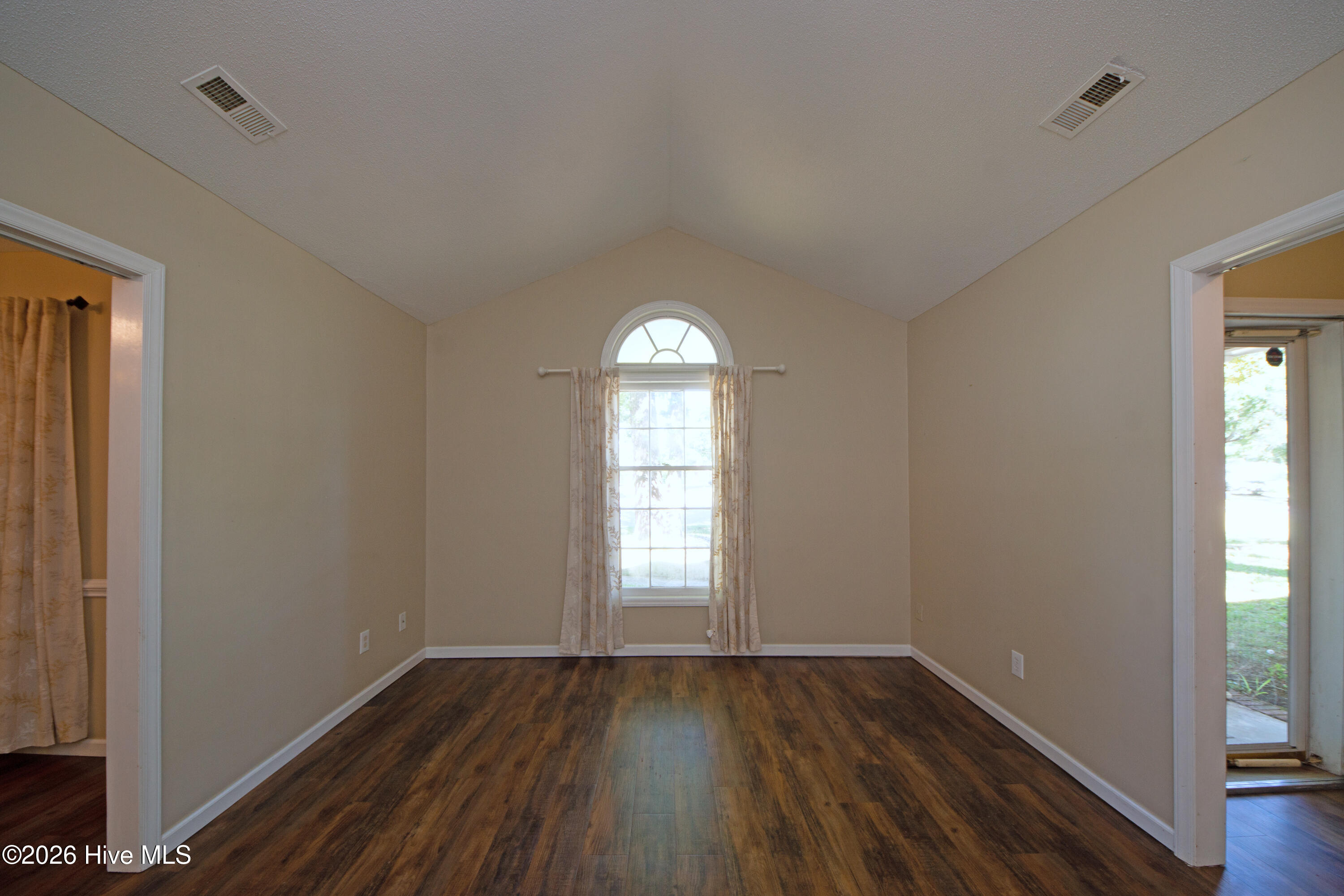 186 Raintree Circle