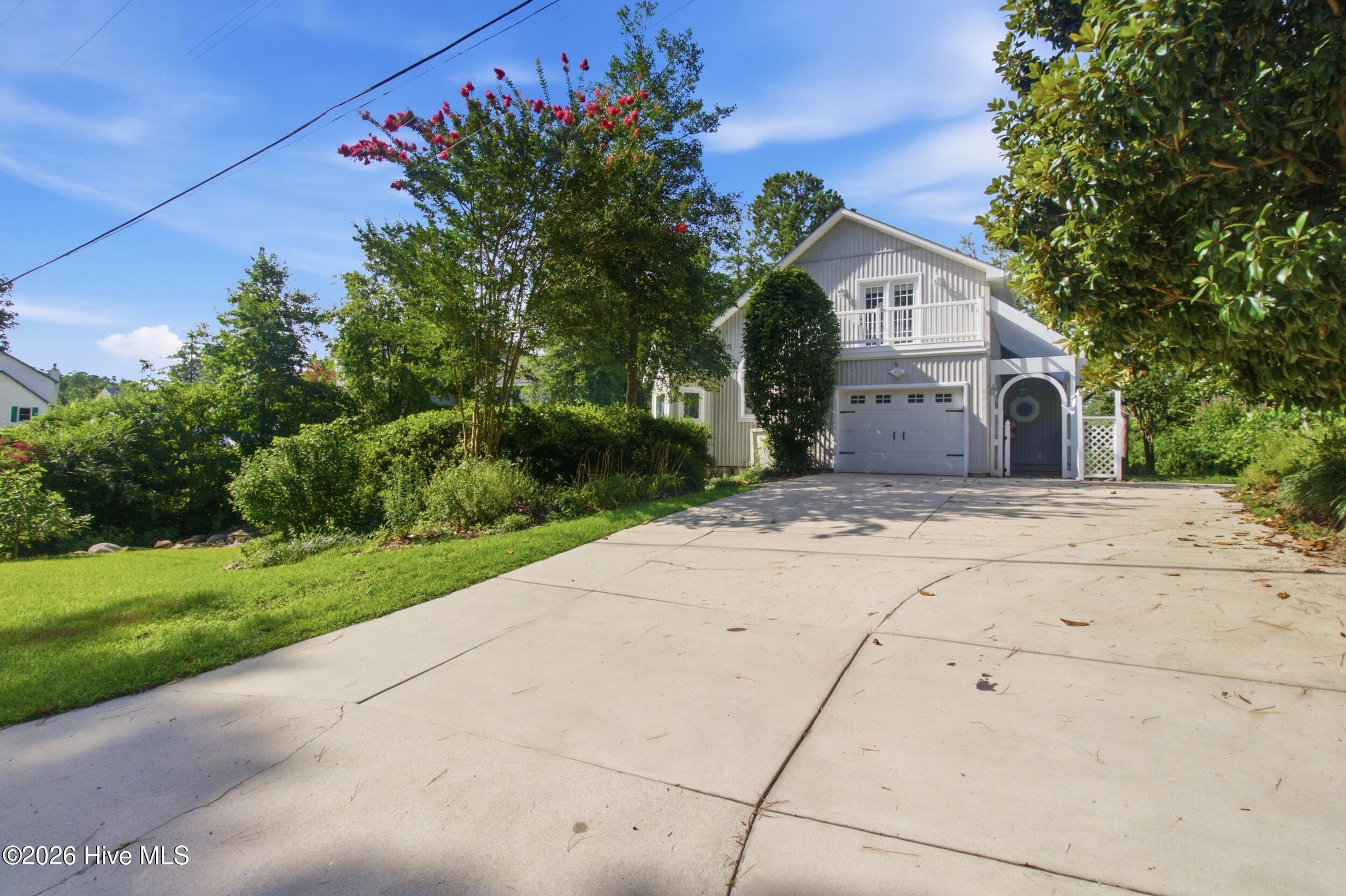 209 E Palmer Drive