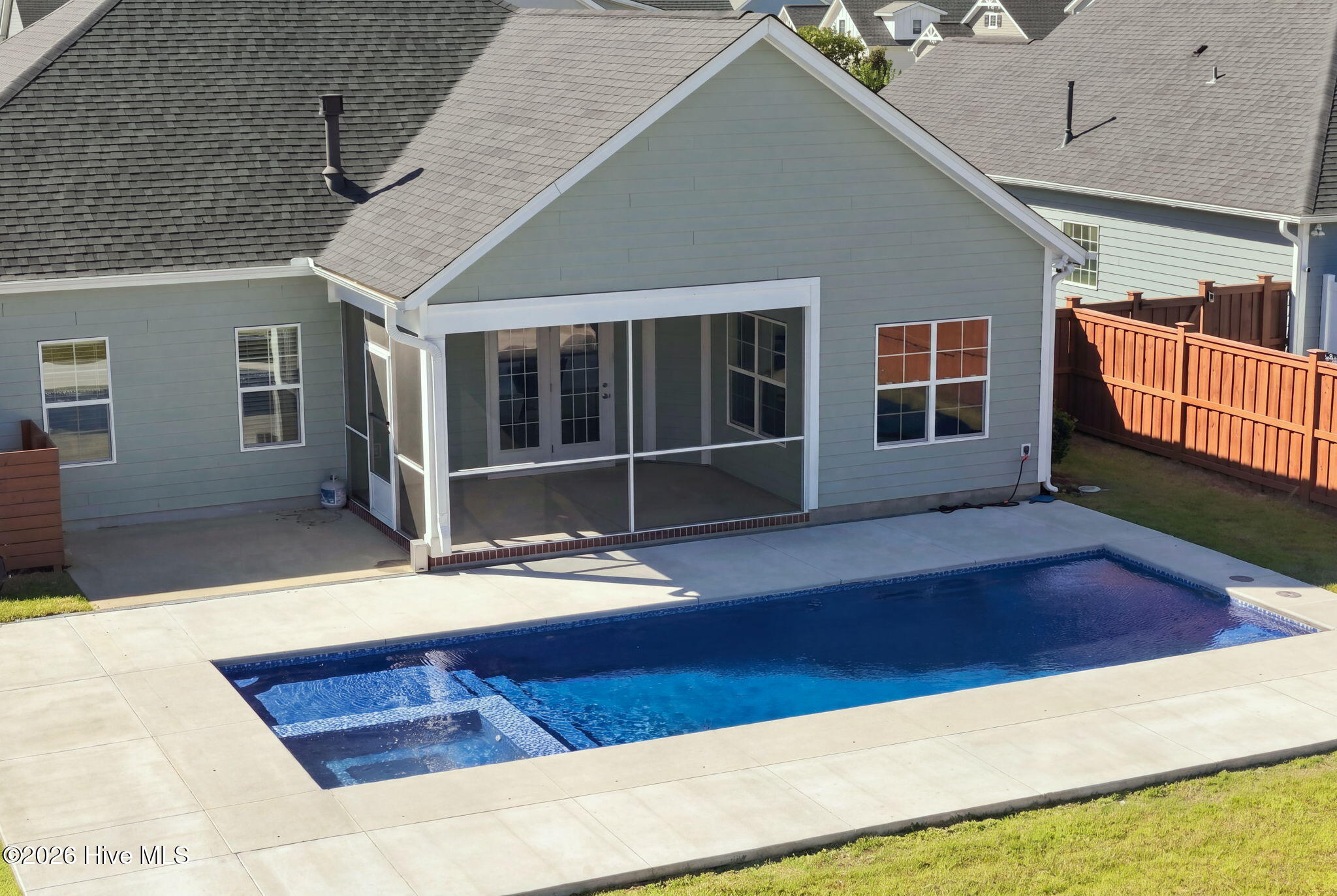 2436 Lakeside Circle