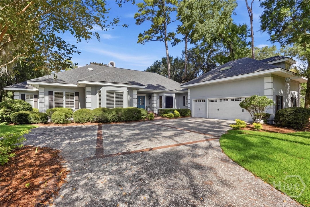 4 Moonglade Lane