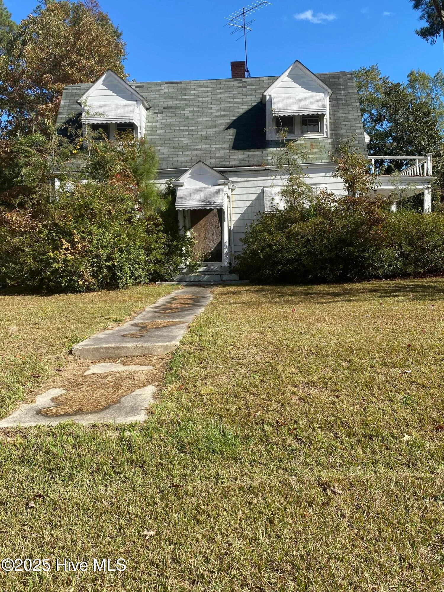 960 Hill Street