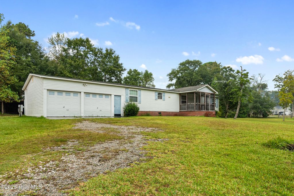 Photo of 266 Morse Drive, Hubert, NC 28539 (MLS # 100531464)