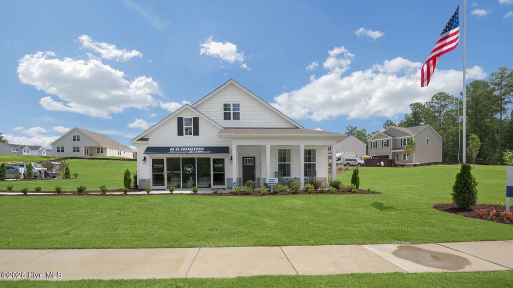 Photo of 816 Fernwind Circle, Aberdeen, NC 28315 (MLS # 100548398)