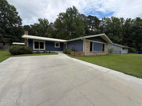 Homes For Sale - 106 Brookdale Plaza<br/> Jacksonville, NC 28546