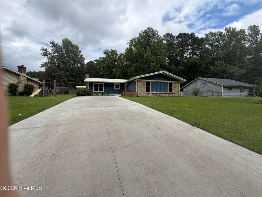 Photo of 106 Brookdale Plaza, Jacksonville, NC 28546 (MLS # 100586167)