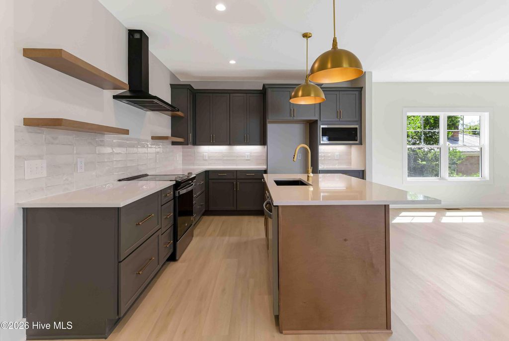 Photo of 455 W New Hampshire Avenue, Southern Pines, NC 28387 (MLS # 100580234)