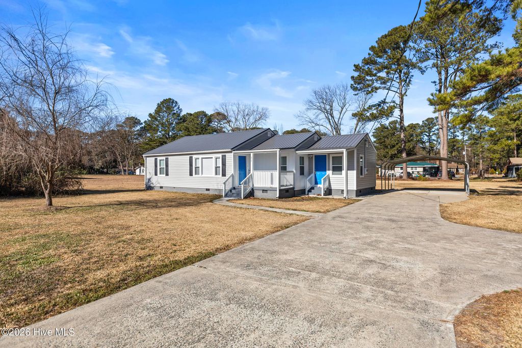 Photo of 217 W Wards Bridge Road, Warsaw, NC 28398 (MLS # 100547435)