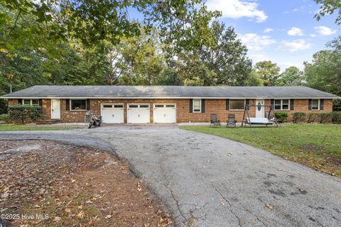 126 Parkertown Road Hubert NC 28539