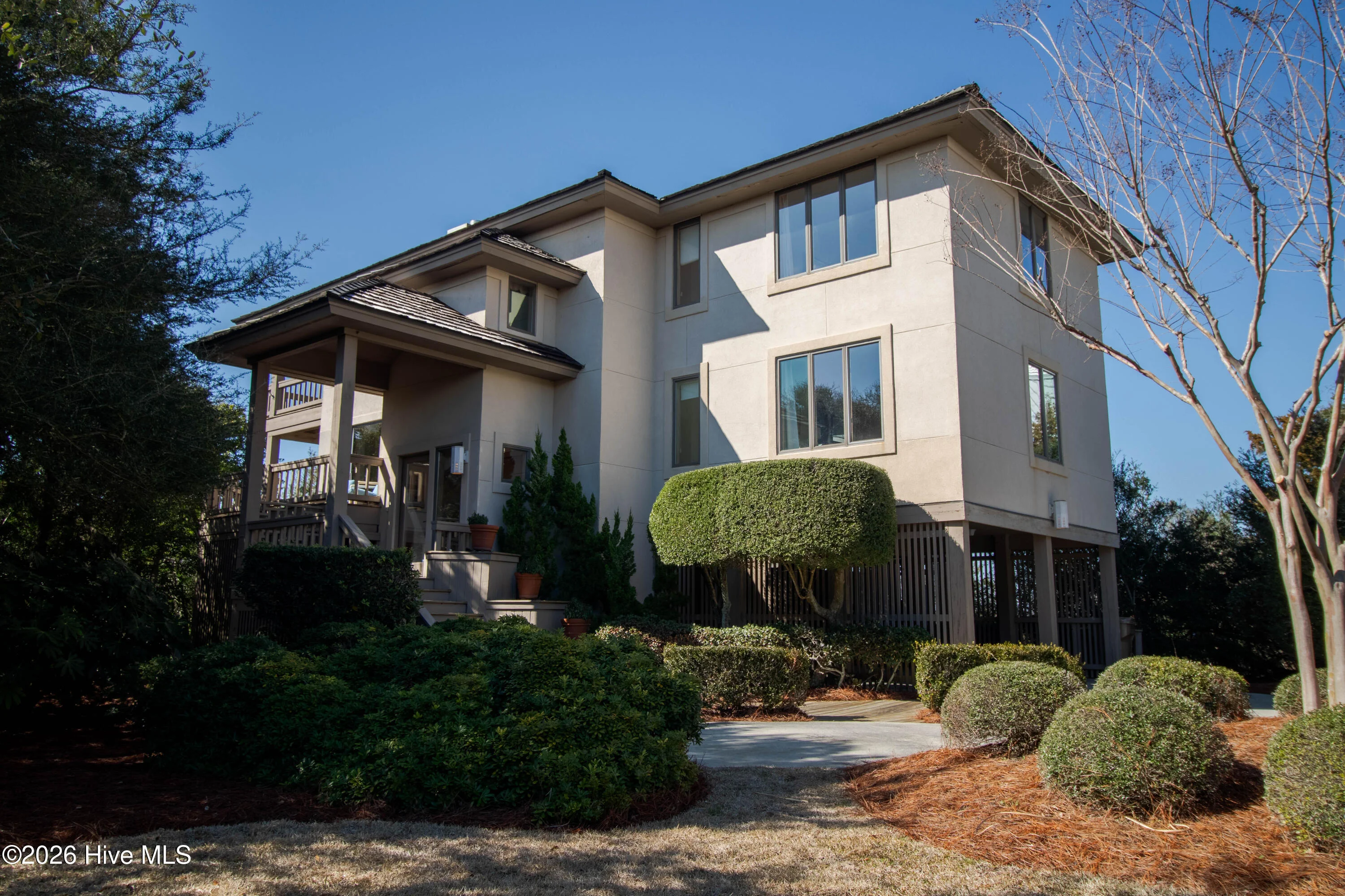403 Beach Road N