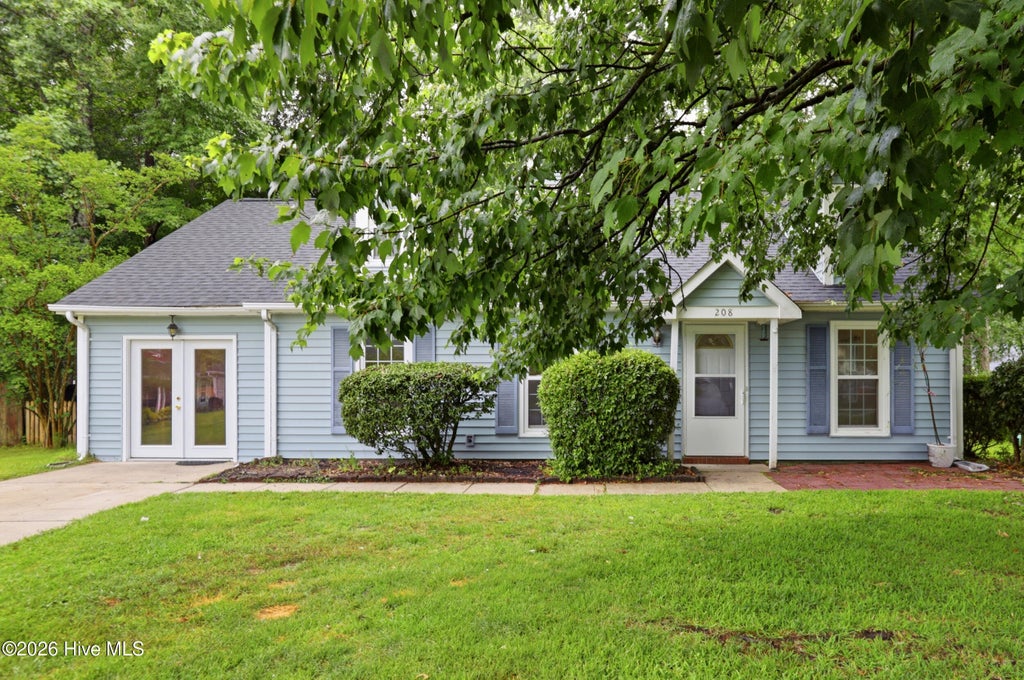 Photo of 208 E Cameron Court, Jacksonville, NC 28546 (MLS # 100583144)