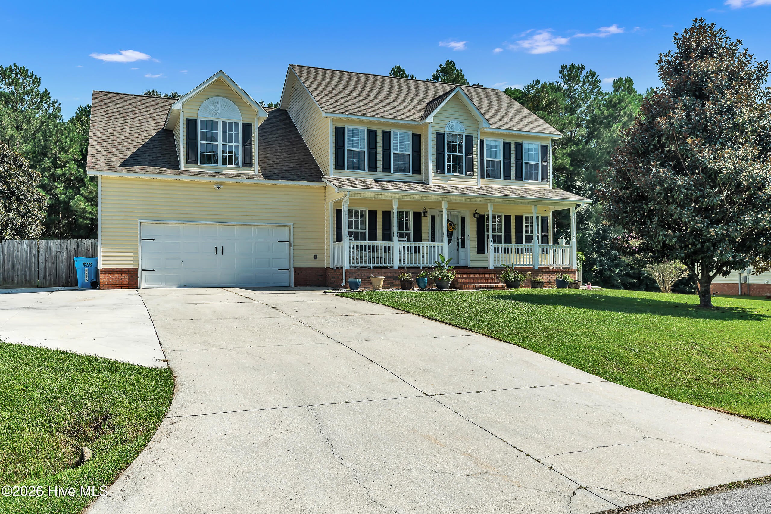 305 E Regent Court