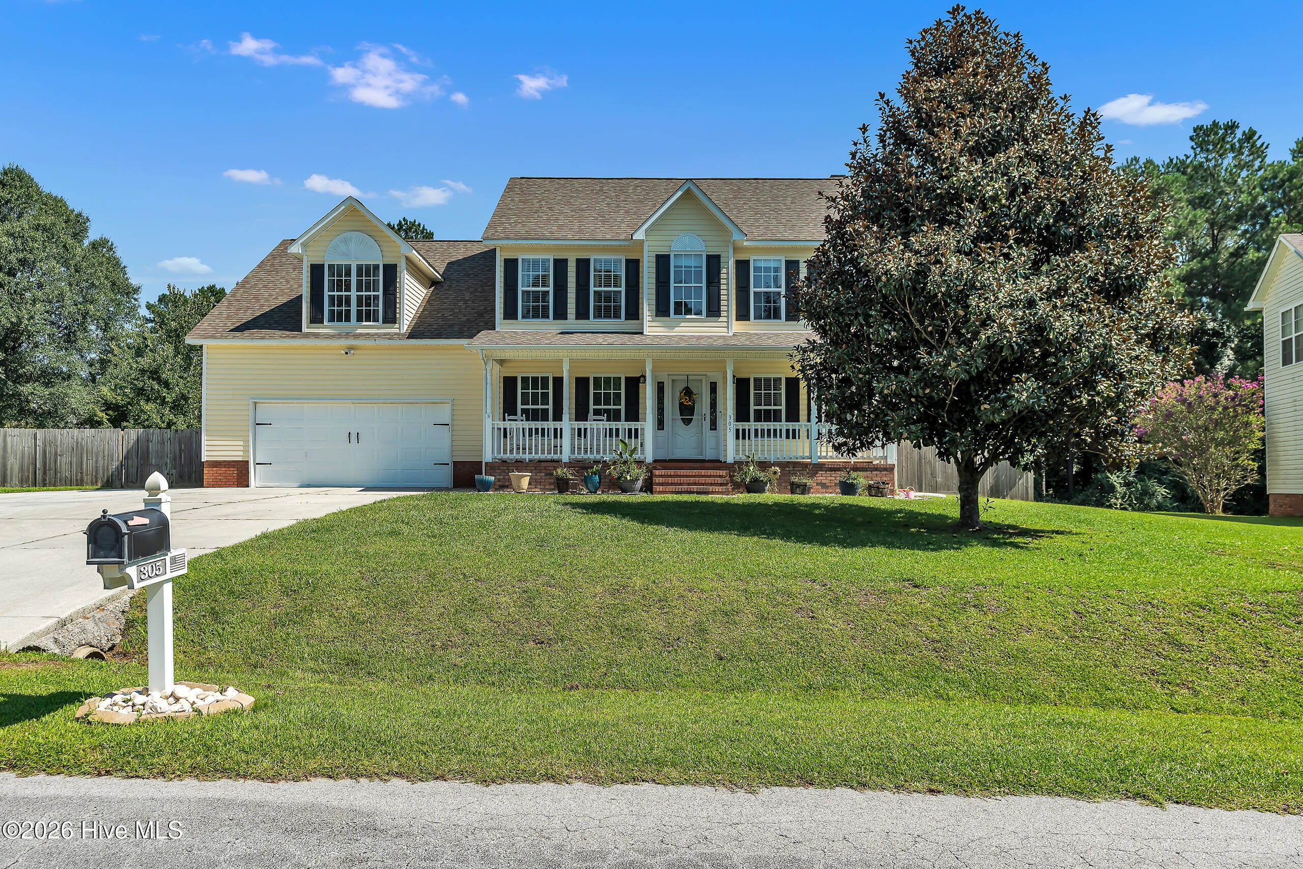 305 E Regent Court