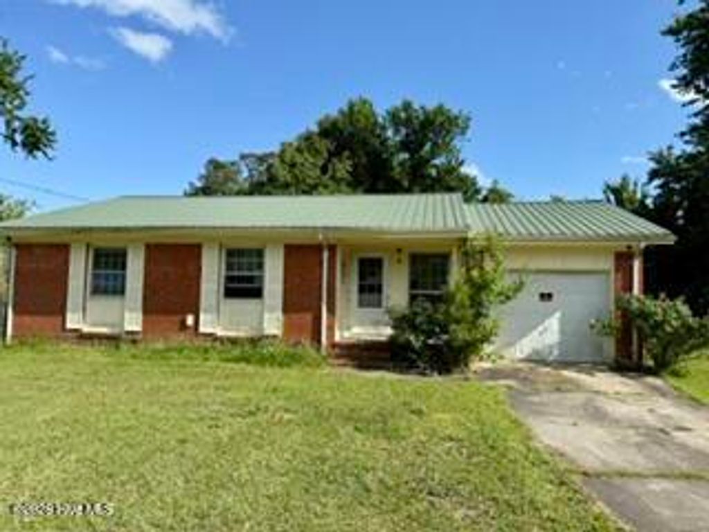 Photo of 6 Cornell Drive, Jacksonville, NC 28546 (MLS # 100573750)