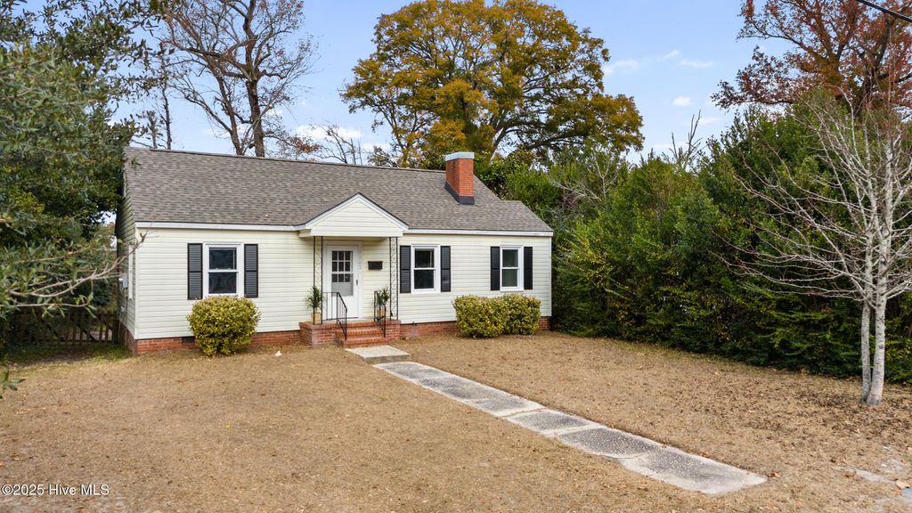 Photo of 3262 Camden Circle, Wilmington, NC 28403 (MLS # 100486304)