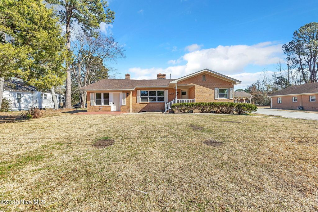 Photo of 508 N Wright Street, Burgaw, NC 28425 (MLS # 100517838)