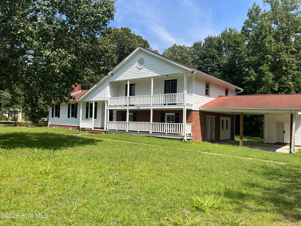 Photo of 220 Edgewood Drive, Jacksonville, NC 28546 (MLS # 100596376)