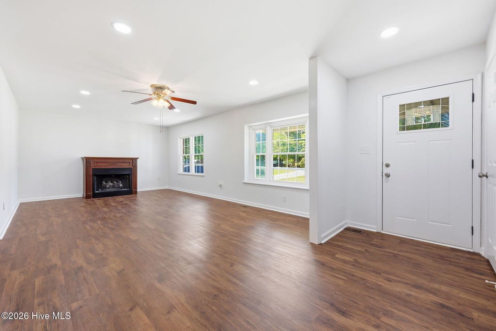 Photo of 122 Forest Drive, Aberdeen, NC 28315 (MLS # 100576699)