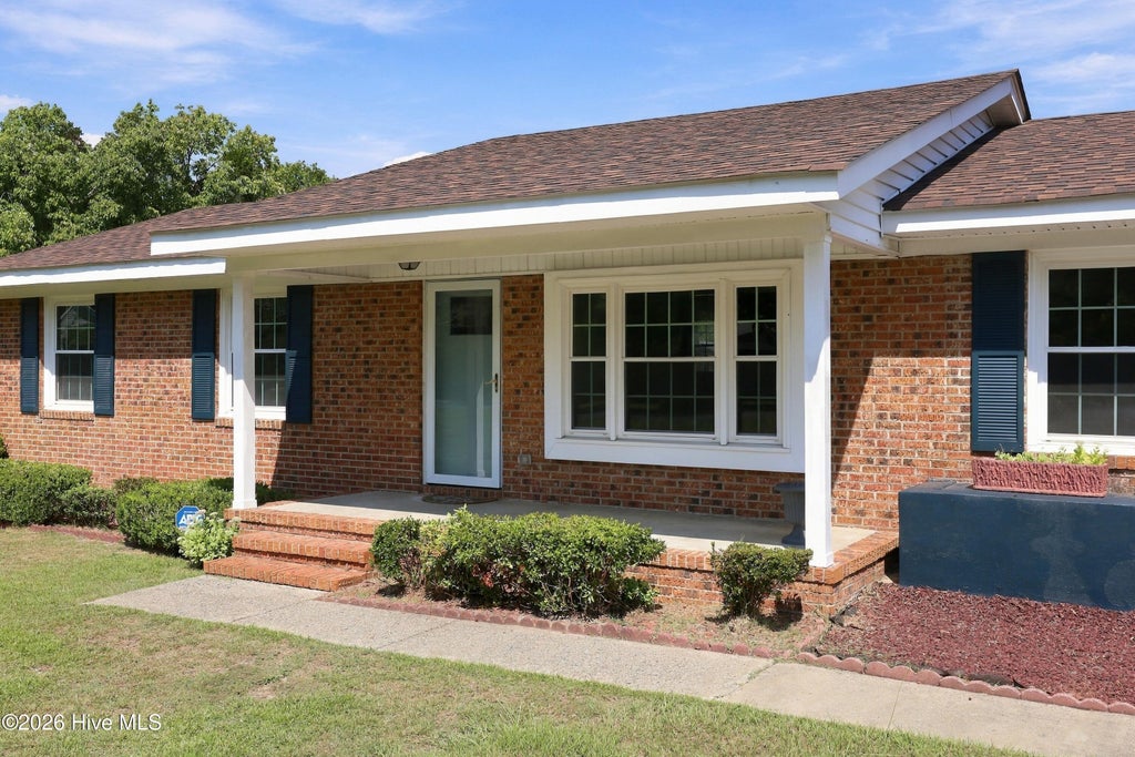 Photo of 122 Forest Drive, Aberdeen, NC 28315 (MLS # 100576699)