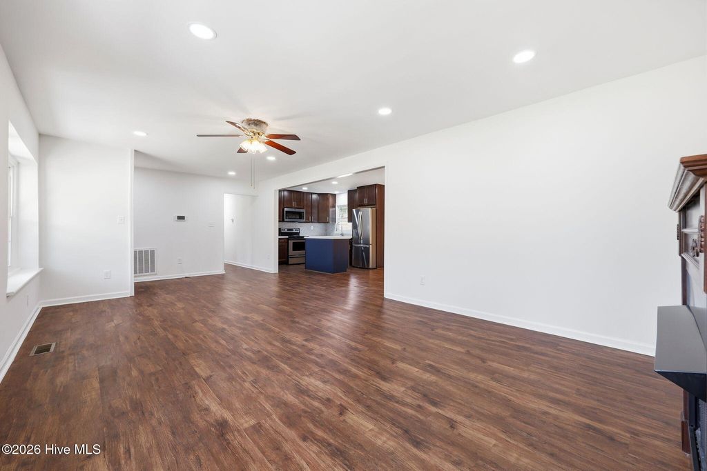 Photo of 122 Forest Drive, Aberdeen, NC 28315 (MLS # 100576699)