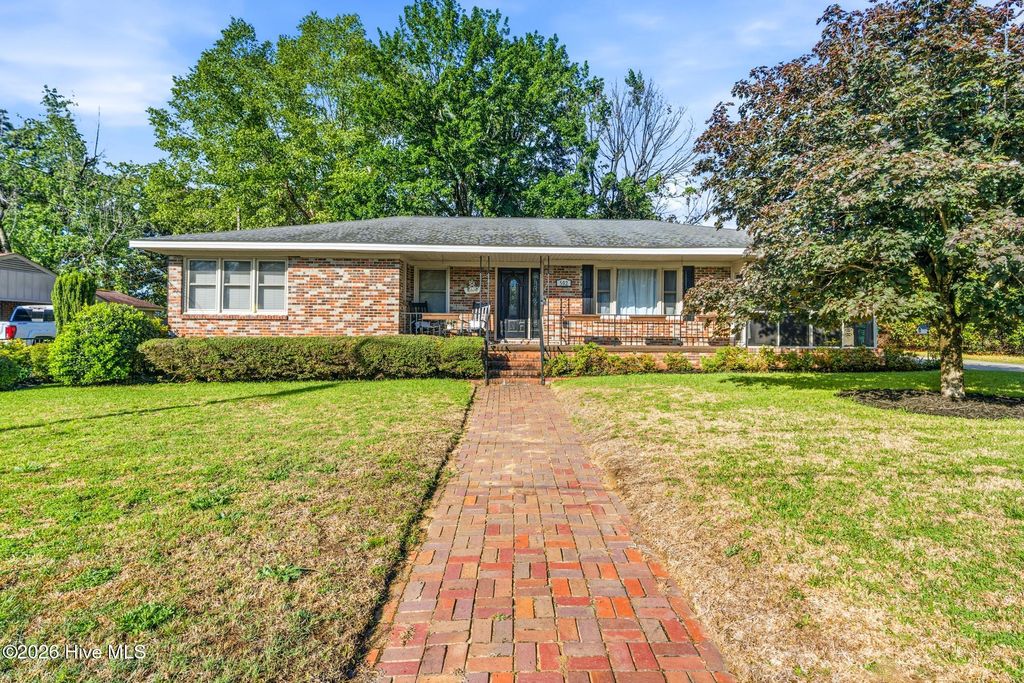 Photo of 502 Poplar Street, Hamlet, NC 28345 (MLS # 100573136)