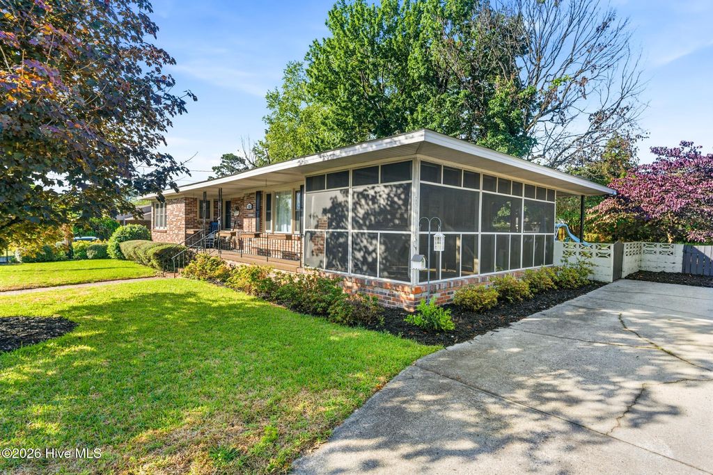 Photo of 502 Poplar Street, Hamlet, NC 28345 (MLS # 100573136)