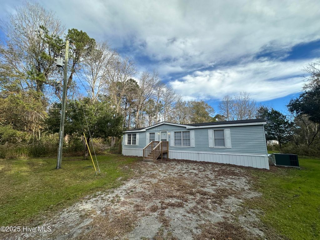 Photo of 114 Deer Road, Hubert, NC 28539 (MLS # 100545851)