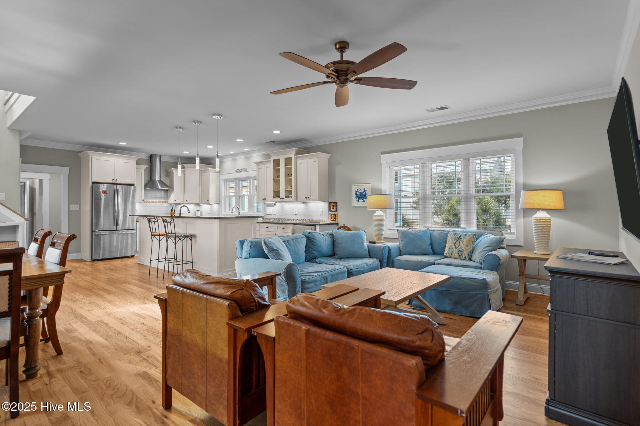 1914 E Dolphin Drive