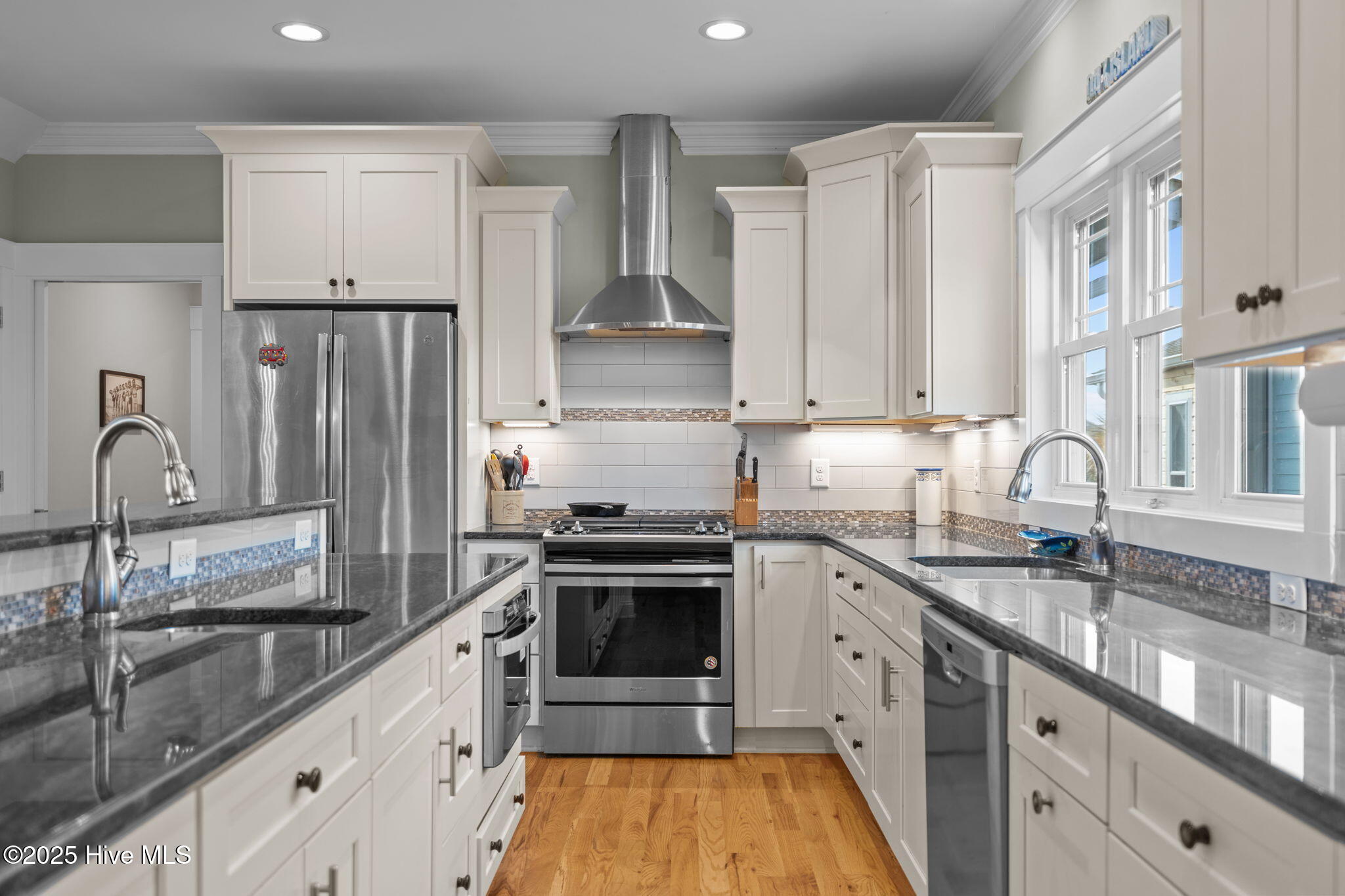 1914 E Dolphin Drive