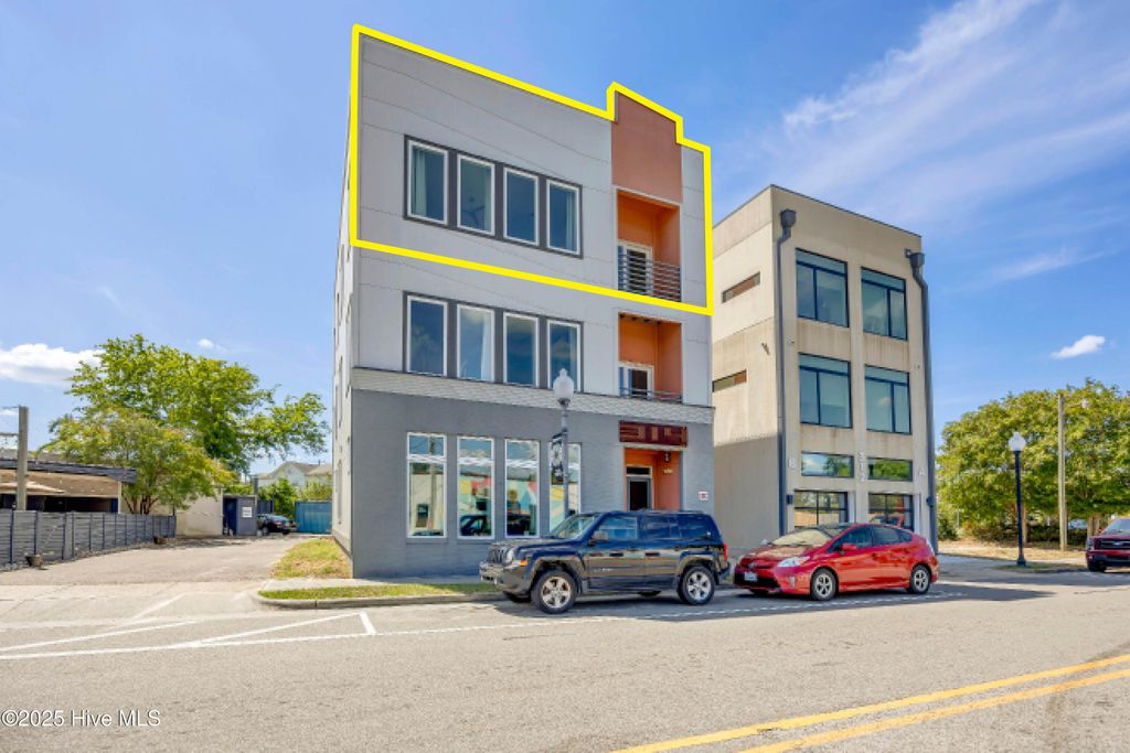 Photo of 314 Davis Street #Unit 301, Wilmington, NC 28401 (MLS # 100561607)