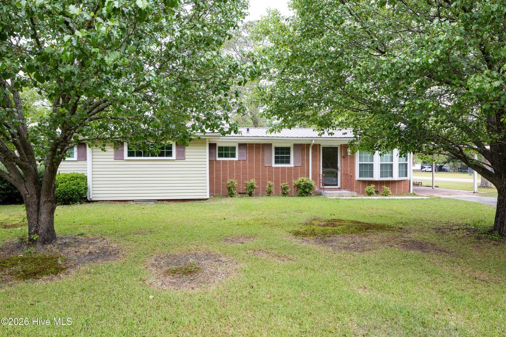 Photo of 321 N Church Avenue, Garland, NC 28441 (MLS # 100566821)
