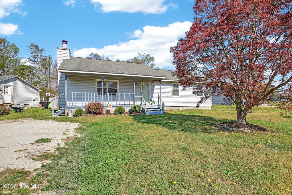 Photo of 111 Little Lake Circle, New Bern, NC 28560 (MLS # 100563004)