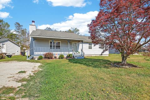 Homes For Sale - 111 Little Lake Circle<br/> New Bern, NC 28560