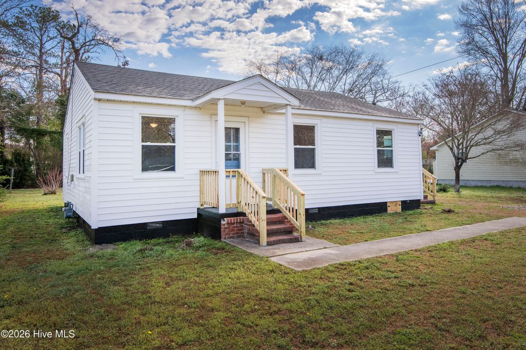 Photo of 2229 Saint Andrew Street, Tarboro, NC 27886 (MLS # 100559099)
