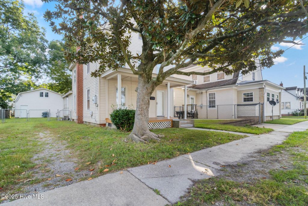 Photo of 408 Walnut Street, Elizabeth City, NC 27909 (MLS # 100500461)