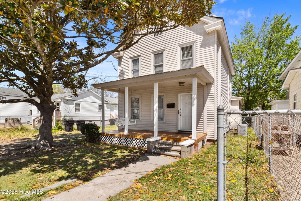 Photo of 408 Walnut Street, Elizabeth City, NC 27909 (MLS # 100500461)