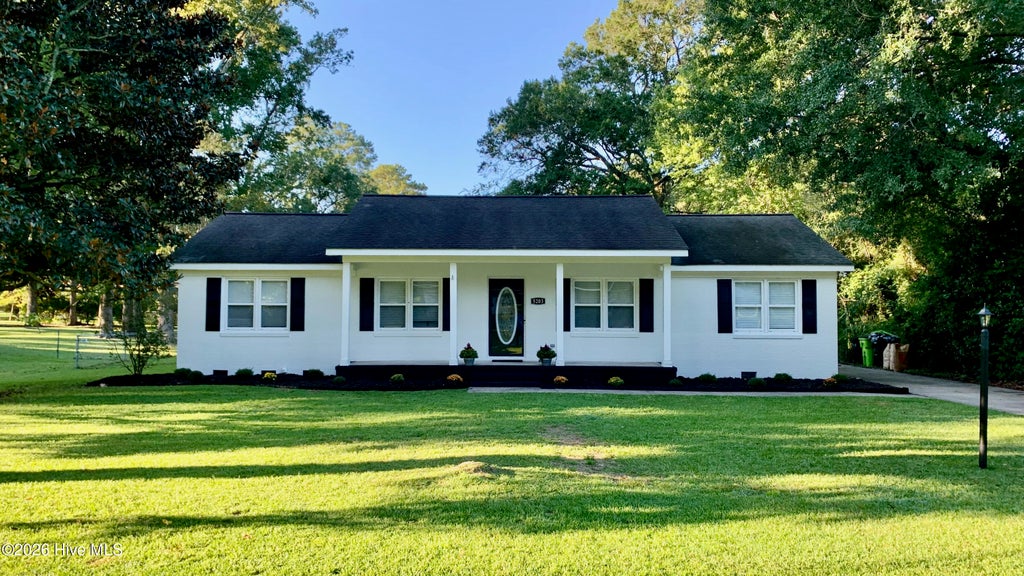Photo of 5203 Meadowbrook Drive, Trent Woods, NC 28562 (MLS # 100602557)