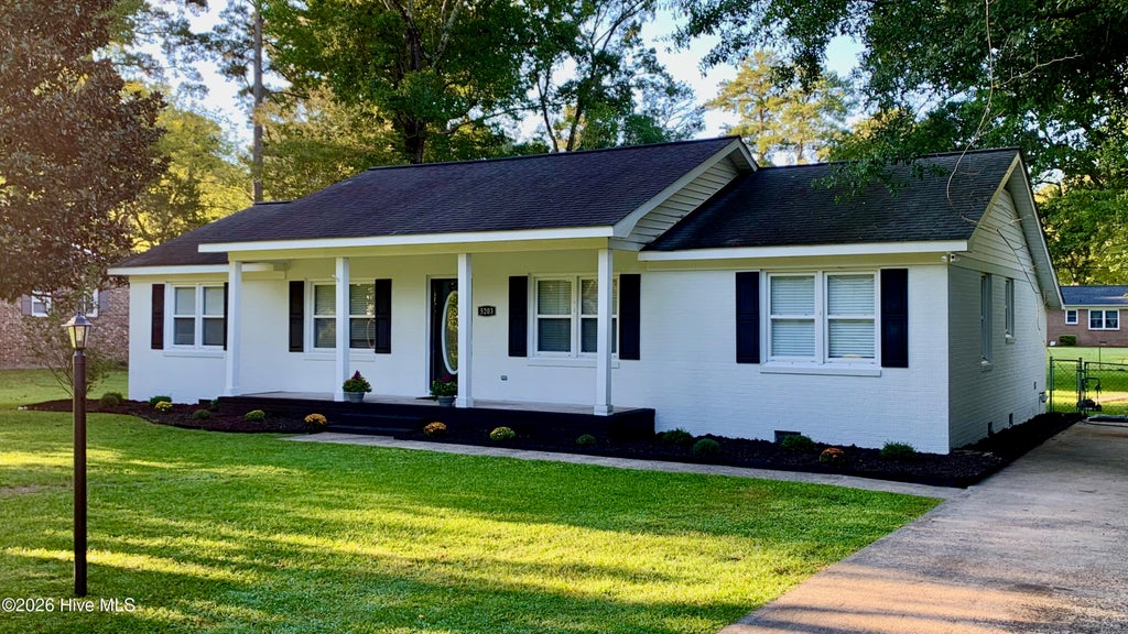Photo of 5203 Meadowbrook Drive, Trent Woods, NC 28562 (MLS # 100602557)