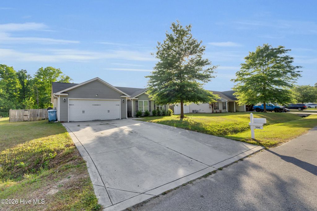 Photo of 306 Tuscan Court, Richlands, NC 28574 (MLS # 100570430)