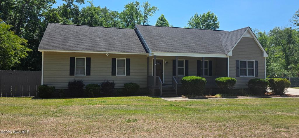 Photo of 113 Lakeland Drive, Washington, NC 27889 (MLS # 100579032)