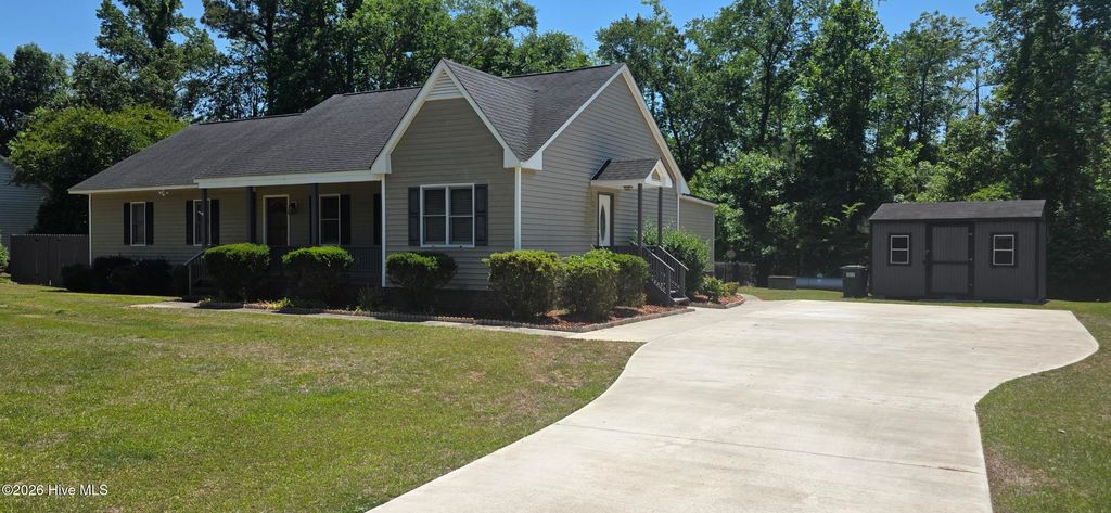 Photo of 113 Lakeland Drive, Washington, NC 27889 (MLS # 100579032)