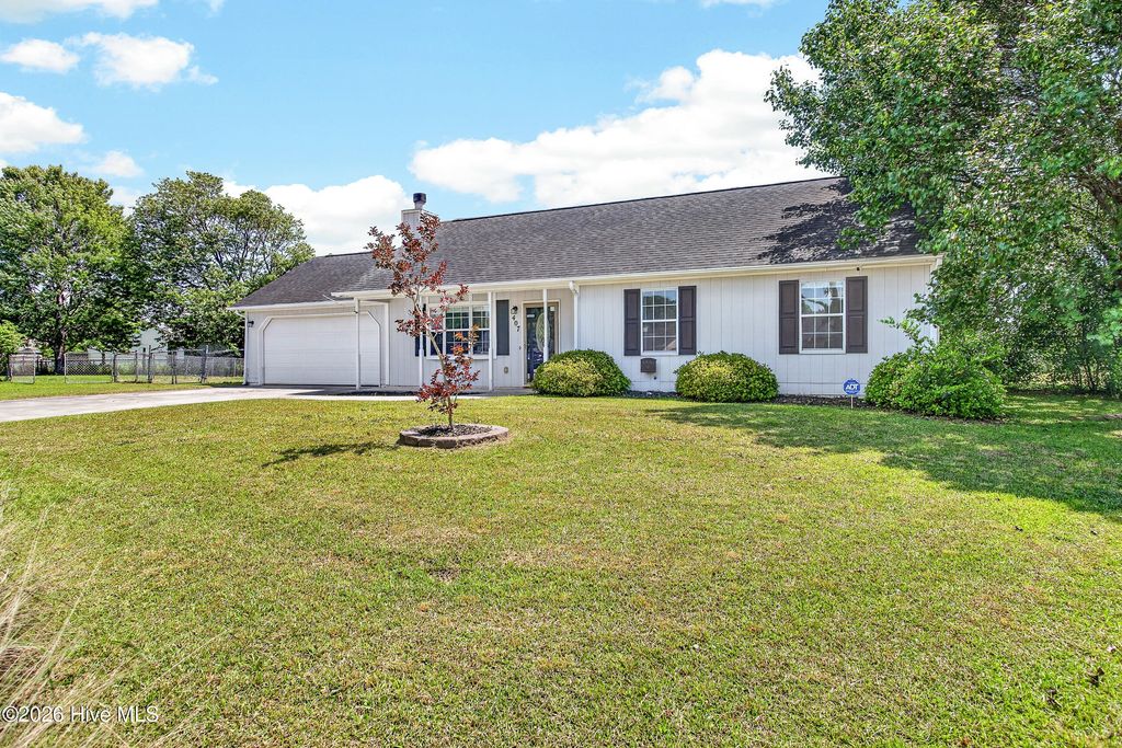 Photo of 407 Alec Court, Hubert, NC 28539 (MLS # 100571900)