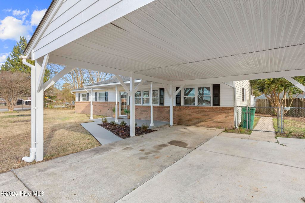 Photo of 501 Holly Court, Jacksonville, NC 28540 (MLS # 100544990)