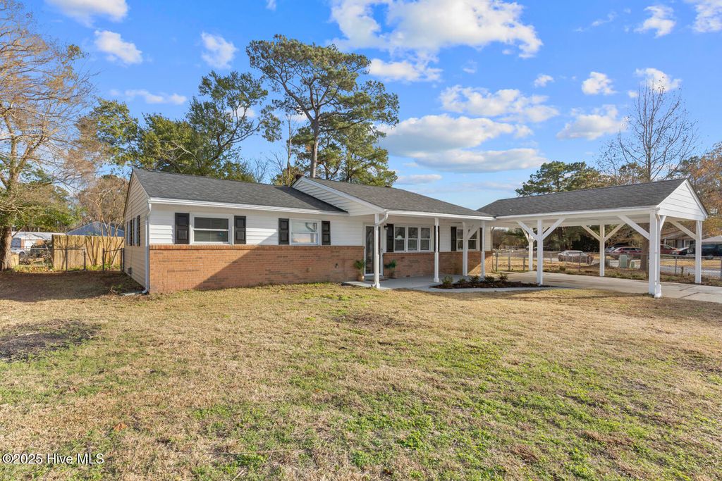 Photo of 501 Holly Court, Jacksonville, NC 28540 (MLS # 100544990)