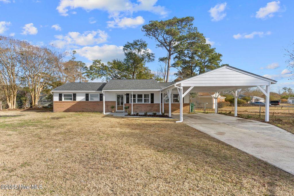 Photo of 501 Holly Court, Jacksonville, NC 28540 (MLS # 100544990)