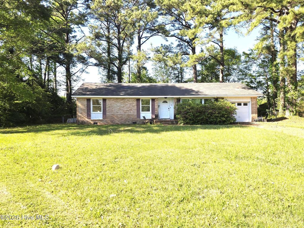 Photo of 513 Birchwood Court, Jacksonville, NC 28546 (MLS # 100571548)
