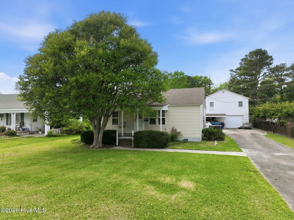 Photo of 113 Circle Drive, Beaufort, NC 28516 (MLS # 100573888)