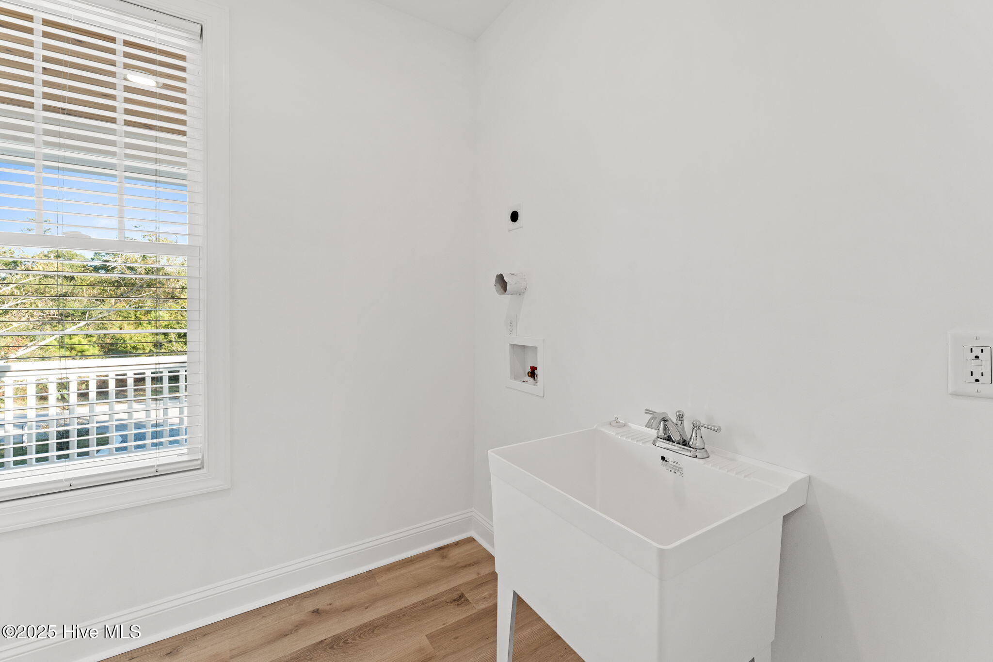 Oak Island, North Carolina 28465, United States, 4 Bedrooms Bedrooms, ,3 BathroomsBathrooms,Residential,Pending,256085