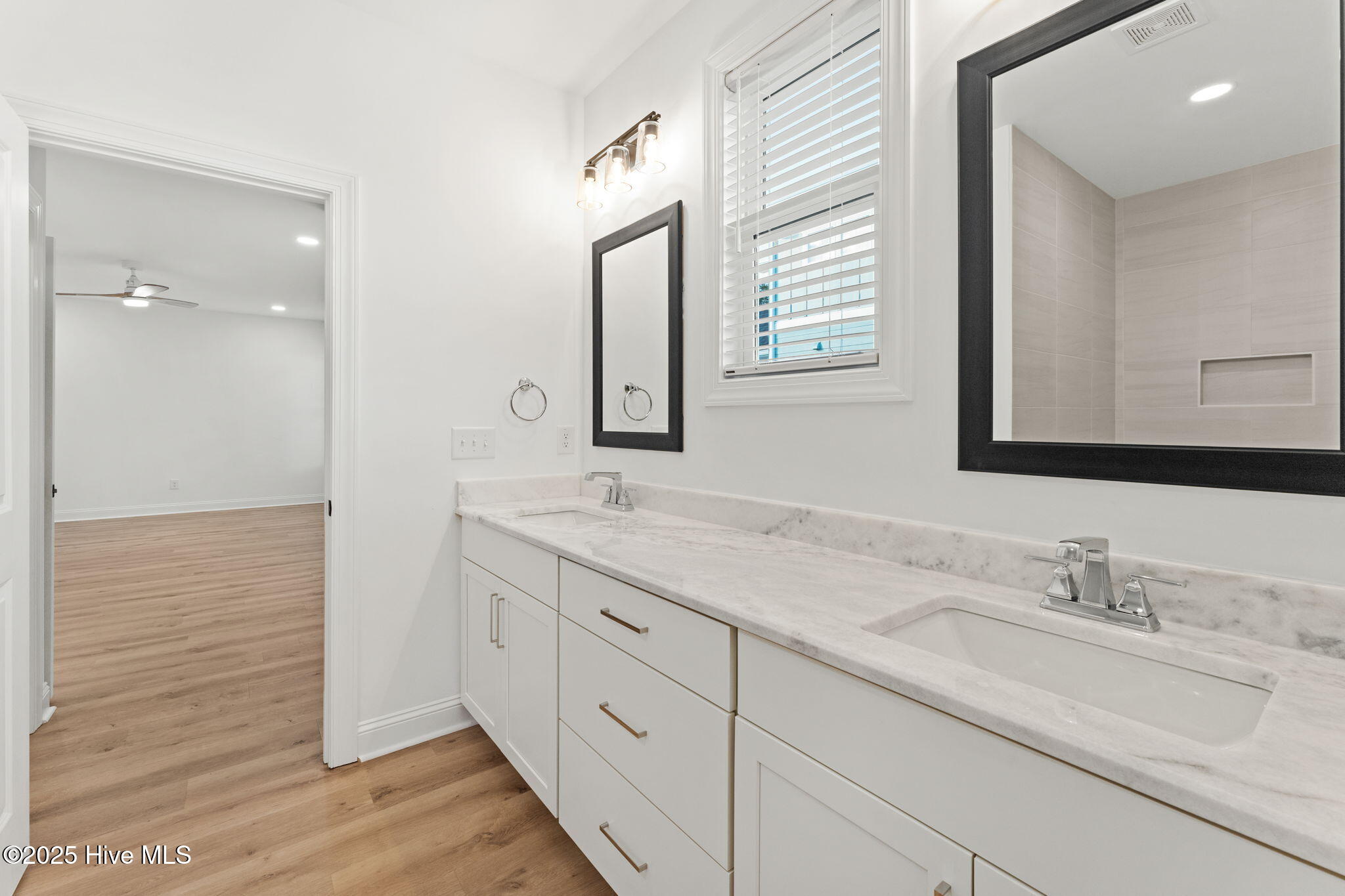 Oak Island, North Carolina 28465, United States, 4 Bedrooms Bedrooms, ,3 BathroomsBathrooms,Residential,Pending,256085