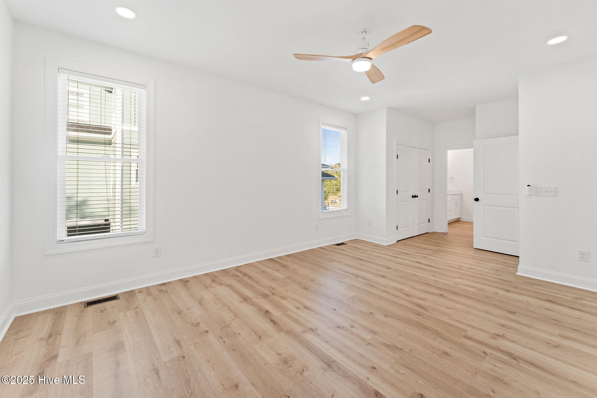 Oak Island, North Carolina 28465, United States, 4 Bedrooms Bedrooms, ,3 BathroomsBathrooms,Residential,Pending,256085